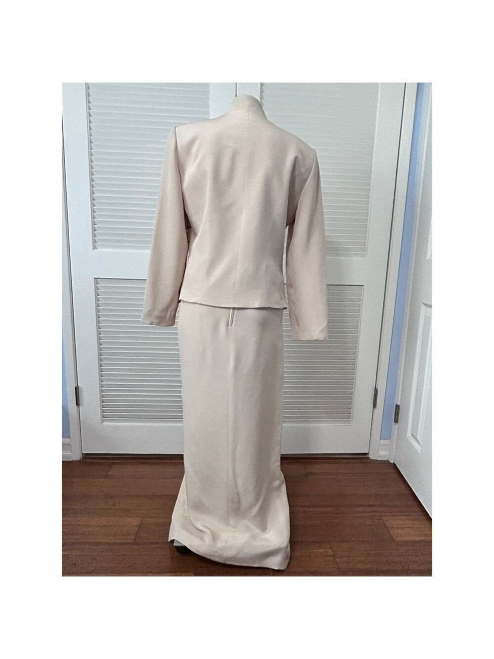 Rimini by Shaw Beige Silk Beaded Jacket & Skirt Set Size 12 - Picture 5 of 13